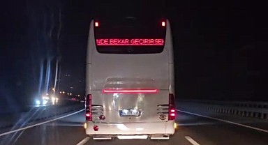 Otobüsün arkasına yazılan yazı trafiği ikiye böldü!