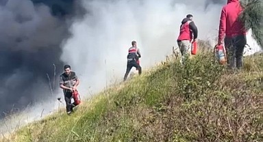Seyir halindeki tır alevlere teslim oldu