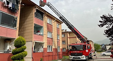 Tadilat yapılan çatı katında yangın çıktı!