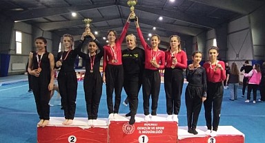 Yıldız sporcular 11 madalya 2 kupa ile döndü
