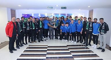 Çiftçi, şampiyon Çayırovaspor’u ağırladı