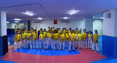 Çocuklar spor okulunda ücretsiz eğitim görüyor