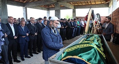 GTÜ Rektörü Mantar babasını son yolculuğuna uğurladı