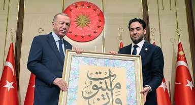 Hattat Şahin’den Erdoğan’a anlamlı hediye