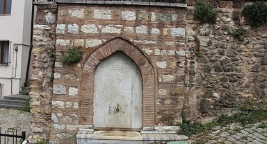 İstinat duvarında 241 yıllık tarih yatıyor