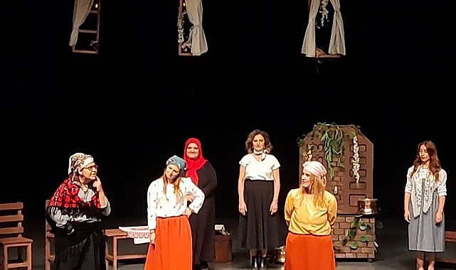 Küçük Köy'ün Büyük Kadınları, alkışları topladı