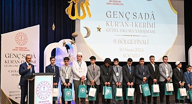 Kur'an-ı Kerim'i güzel okuyanlara ödülleri verildi