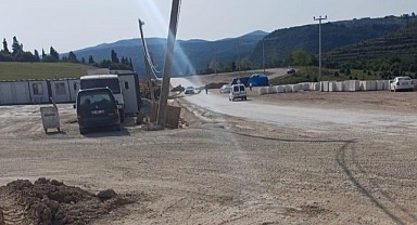 Müteahhit yolu kapattı! Sürücüler evine gidemedi