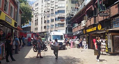 Altı katlı binanın üçüncü katı alevlere teslim oldu!