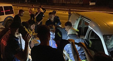 Çayırova’da kaza! Bariyere çarpan araç takla attı