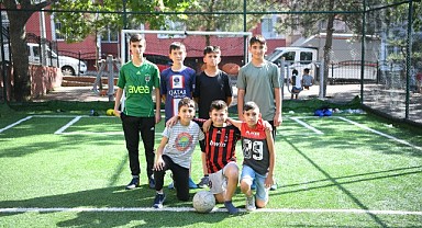 Çayırovalı gençlerin yaz tatili favorisi halı sahalar