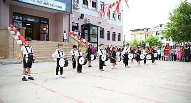Çayırovalı öğrenciler karnelerine kavuştu