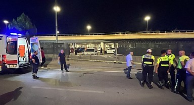 Cip kaldırımda yürüyen gençlere çarptı! 2 kişi öldü