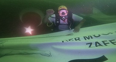 Dalış rekortmeni Koçak, İsrail'i protesto etti