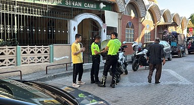 Dur ihtarına uymadı! Camiden kaçtı