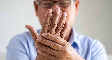İstirahat halinde görülen el titremesi parkinson habercisi olabilir!