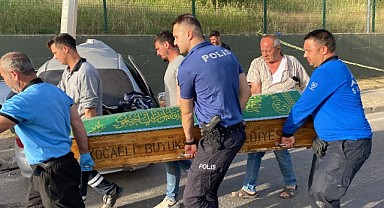 İzmit’te direğe çarpan araç ikiye bölündü! 1 kişi öldü