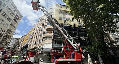 İzmit'te yangın! 4 iş yeri zarar gördü