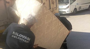 Kullanılmaz haldeki ev eşyaları bertaraf ediliyor