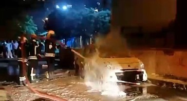 Park halindeki araç cayır cayır yandı!
