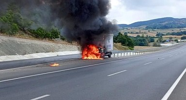Seyir halindeki araç cayır cayır yandı!