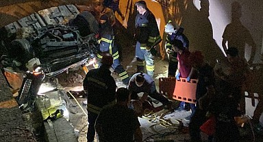 Sürücüyle yolcu kavga etti! Otomobil takla attı