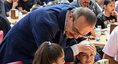 Vali Yavuz yetim çocukları ağırladı
