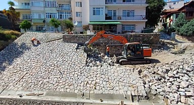Vatandaşın güvenliğini tehdit eden duvar yenilendi