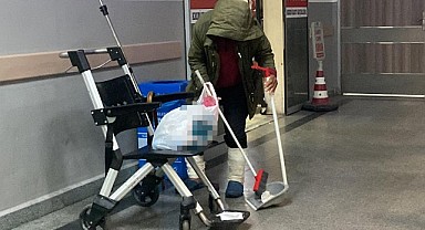 Yaşlı adam 6 yıldır acil servisin önünü mesken tuttu!
