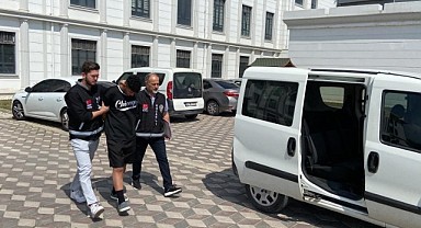 Yolda yürüyordu! Güneş gözlüğü gasp edildi
