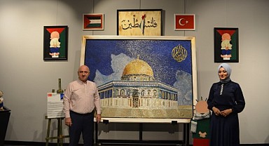 667 bin çivi kullanarak Kubbetu's Sahra Camisi'ni nakşetti