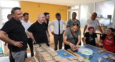Bıyık cemevinde aşure buluşmasına katıldı