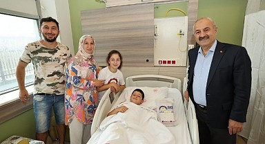 Büyükgöz, sünnet olan çocuklara hediye verdi