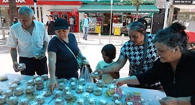 Büyükşehir 12 ilçede aşure dağıtmaya başladı
