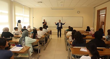 Çiftçi, sınava hazırlanan gençlerle GTÜ'de buluştu