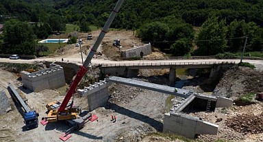 Duraklı-Alihocalar Köprüsü yükseliyor! Kiriş montajı başladı