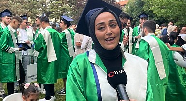 Hem çalışan, hem anne, hem mezun oldu!