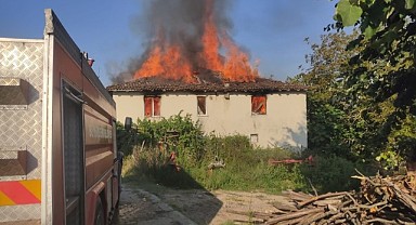 İki katlı evde yangın paniği! Hasar oluştu
