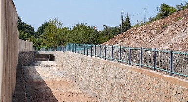 İSU, sel ve taşkınlara karşı dere ıslah çalışması yapıyor