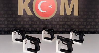 Kargo ile silah kaçakçılığı yapıyorlardı! Yakalandılar