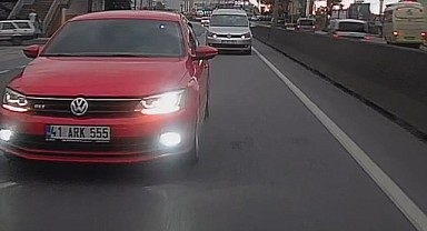Kavga ettiler! Trafiği birbirine kattılar