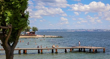 Mavi Bayraklı sahiller, pırıl pırıl denizlerde yüzme imkanı sağlıyor