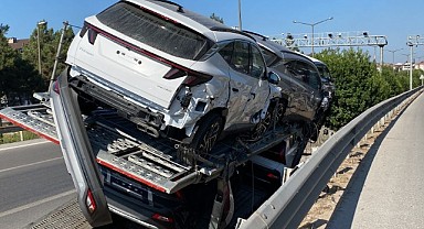 Sıfır araç taşıyan tır kaza yaptı! Araçlar hasar gördü