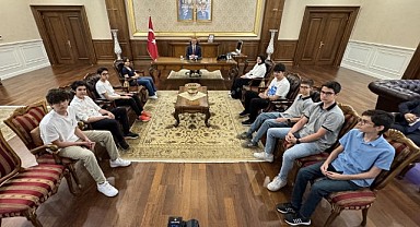 Vali Yavuz LGS'de tam puan çeken öğrencileri ağırladı