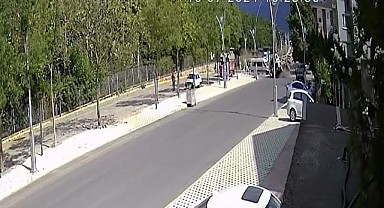 Yükü fazla gelen kamyon devrildi!