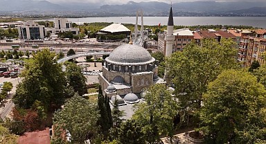 445 yıllık cami ihtişamıyla zamana meydan okuyor