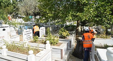 Çayırova’da mezarlıklar bakımsız bırakılmıyor