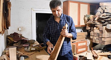 Kemençesini, tamir ettirecek birini bulamayınca tamirci oldu