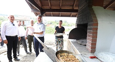 Köy fırınlarının bakımını yapıyor