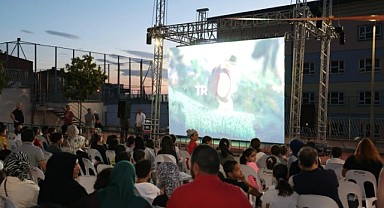 Uluslu çocuklar “Mahallem’de Sinema Var” ile coştu